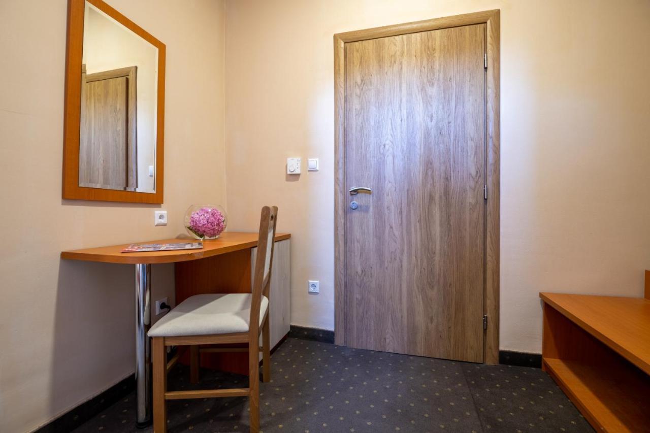 נאום Hotel Luna מראה חיצוני תמונה