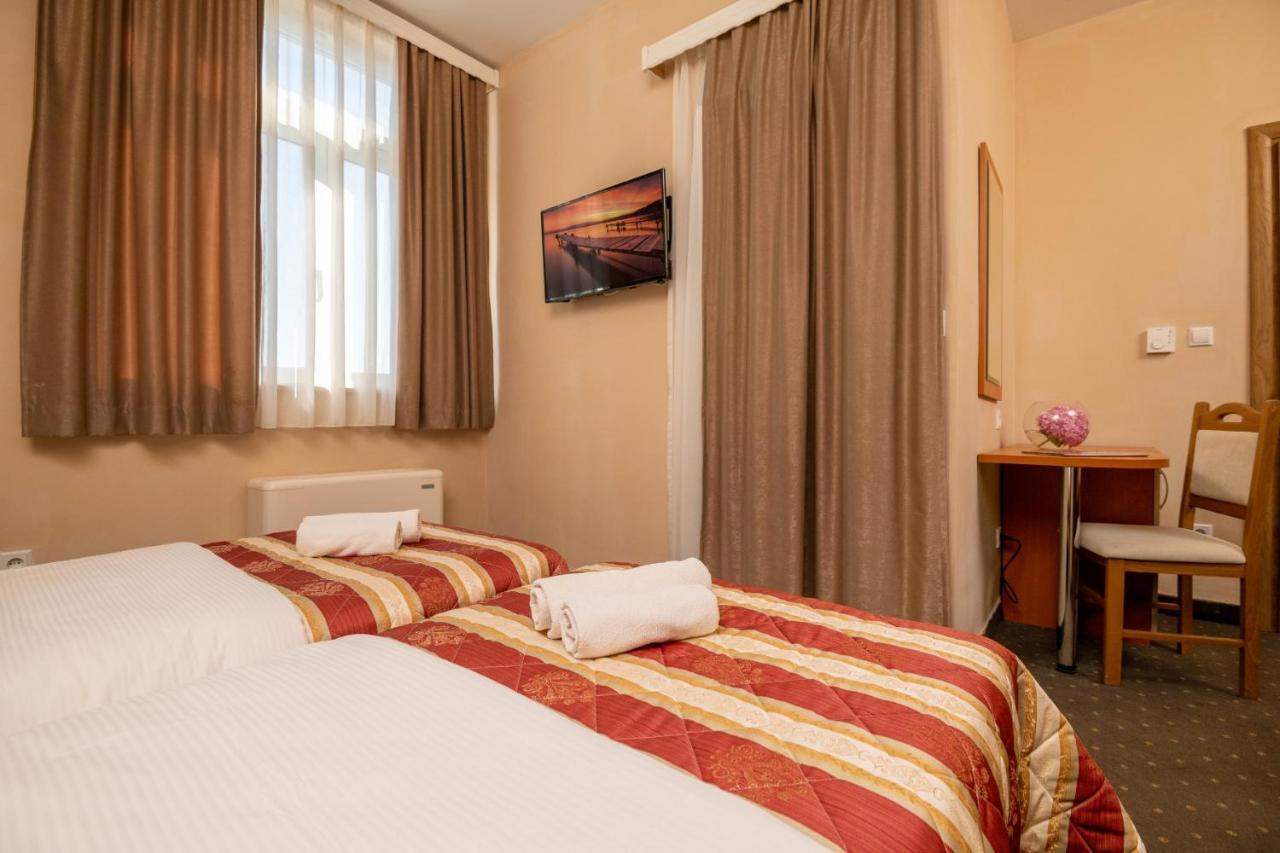 נאום Hotel Luna מראה חיצוני תמונה