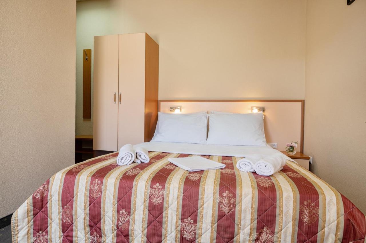נאום Hotel Luna מראה חיצוני תמונה